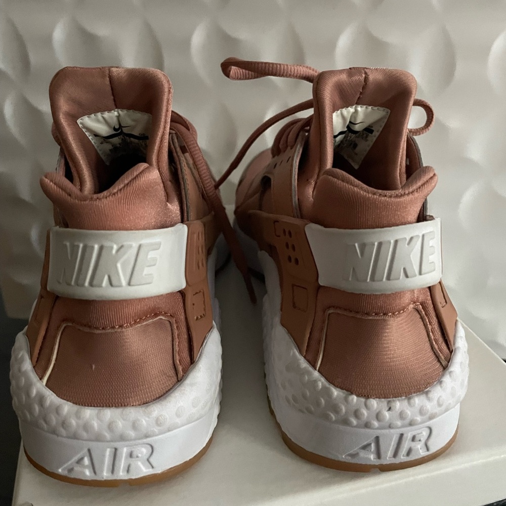 NIKE AIR HUARACHE RUN | ROSE GOLD - Picture 4 of 6